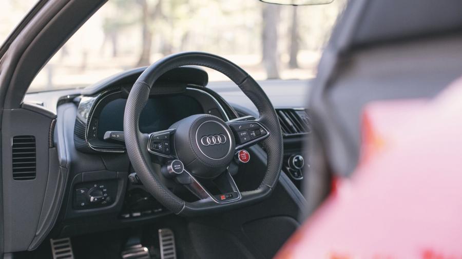 Панель приборов Audi R8 Spyder V10 2017 года  (NA) (фото 39 из 51)